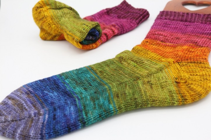 Toe Up Regenbogen Socken (3)