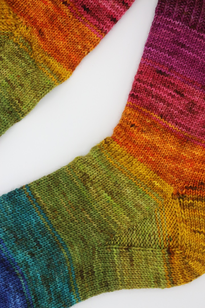 Toe Up Regenbogen Socken (5)